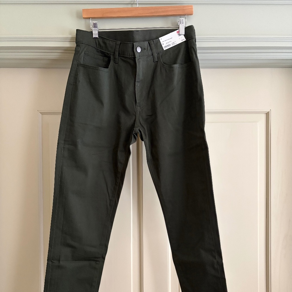 Uniqlo Ultra Stretch Color Jeans in Olive size M NWT